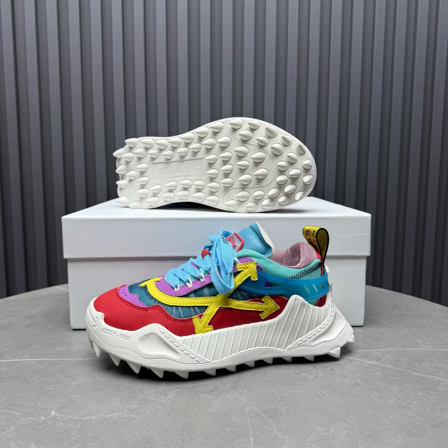 P680 OFF WHITE⚡️Couple style⚡️ Size: 35-40 women’s style 39-46 men’s style